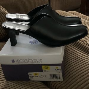 Mootsie Tootsie Black mules size 10
